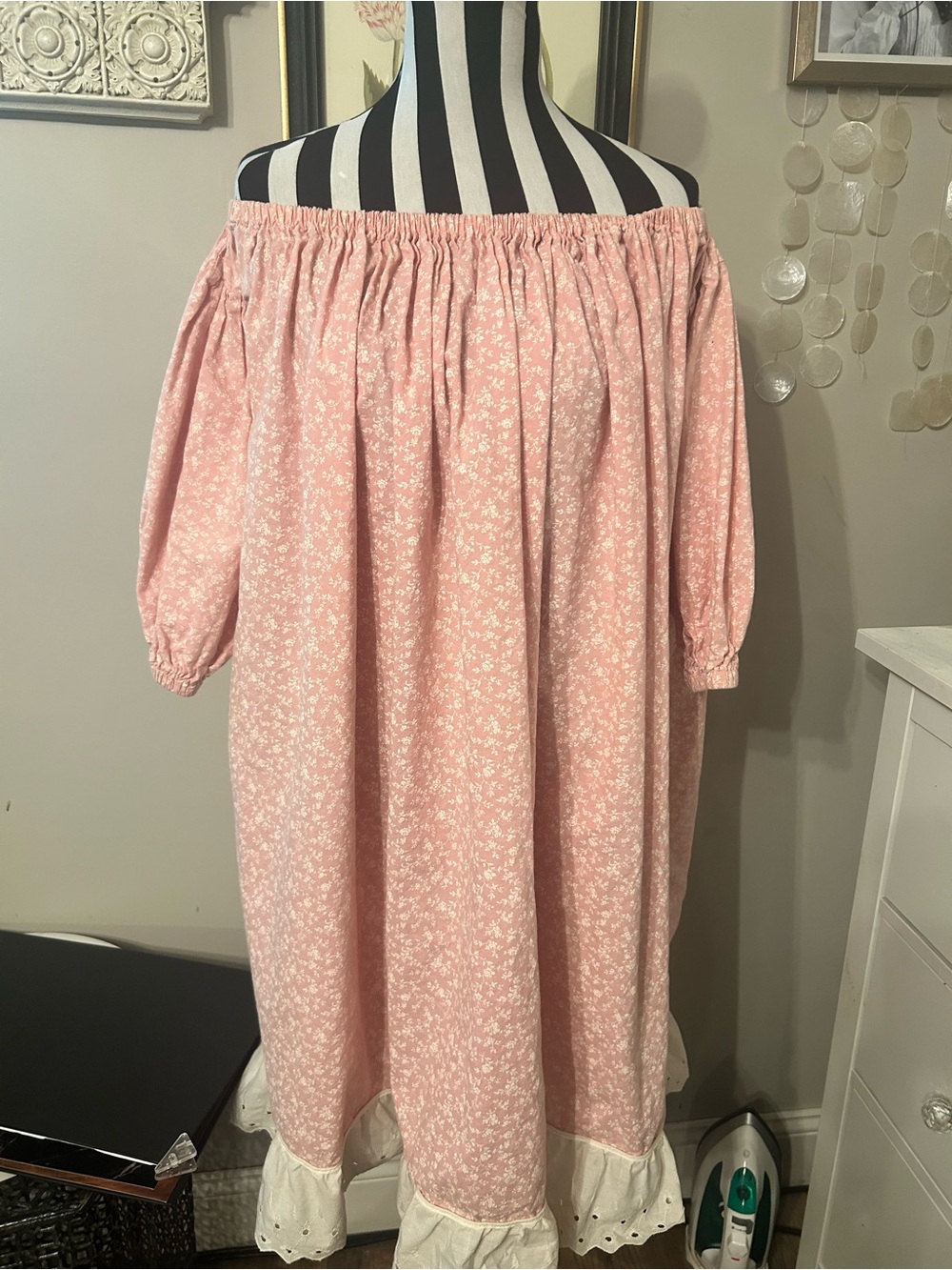 1775 Antique Women's Pink Floral Off-Shoulder colonial Dress